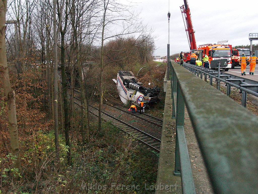 LKW stuerzt um A 3 Rich Frankfurt AK Heumar P0369.JPG